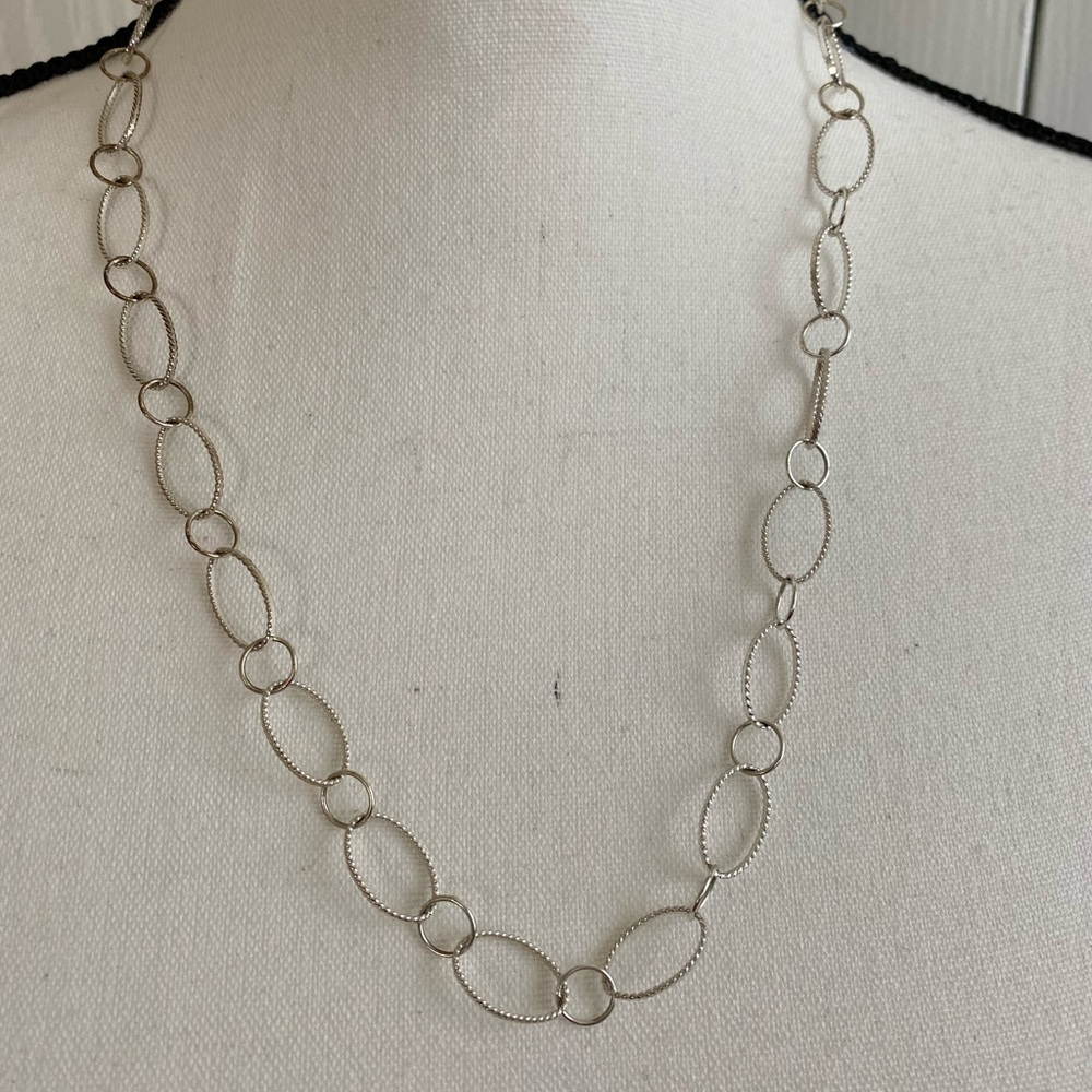 Open link necklace with lobster clasp closure